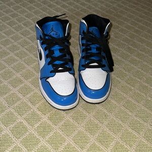 Air Jordan mids